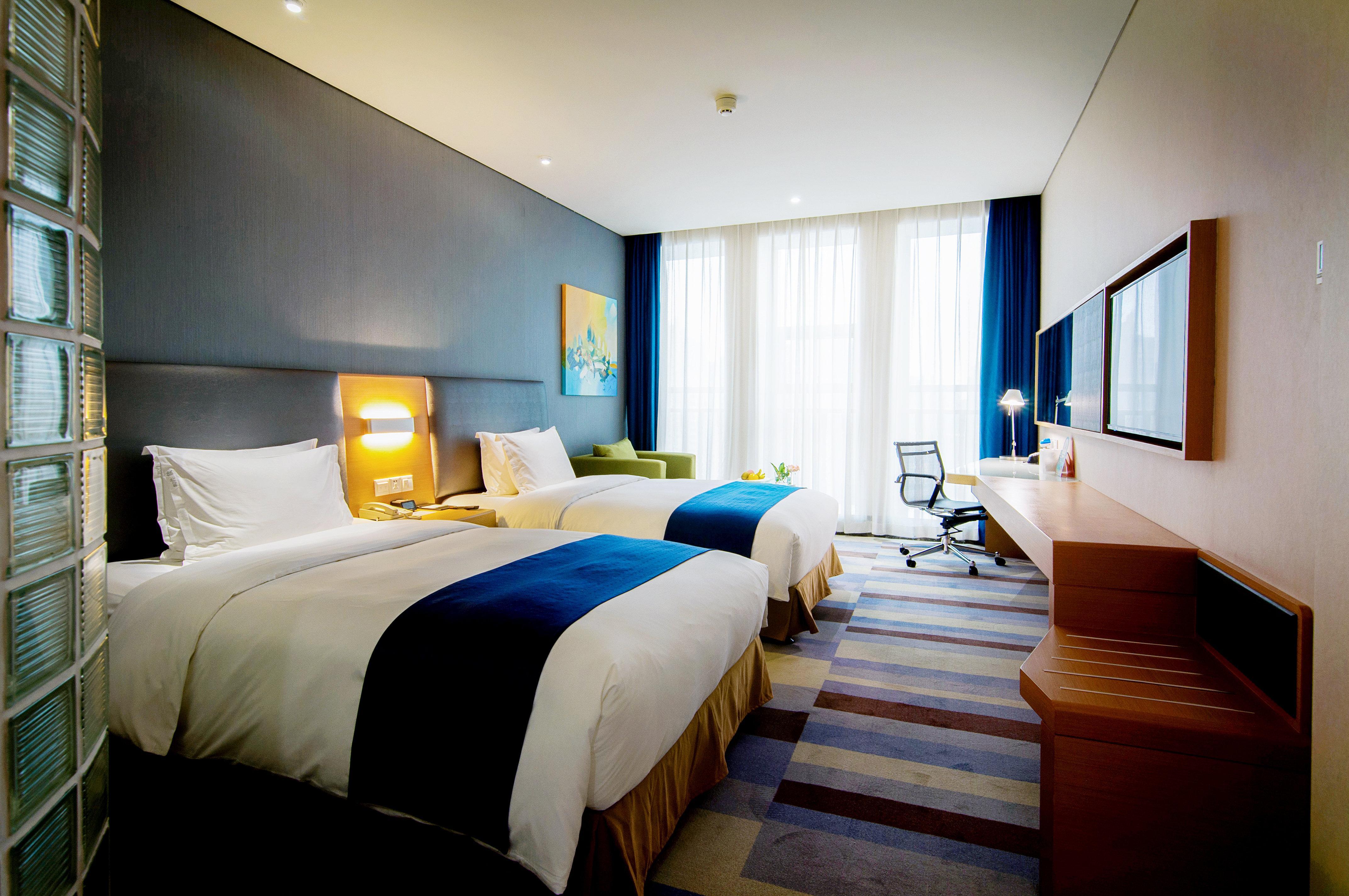 Holiday Inn Express Leshan City Square By Ihg High Speed Rail And Leshan Giant Buddha Exterior photo