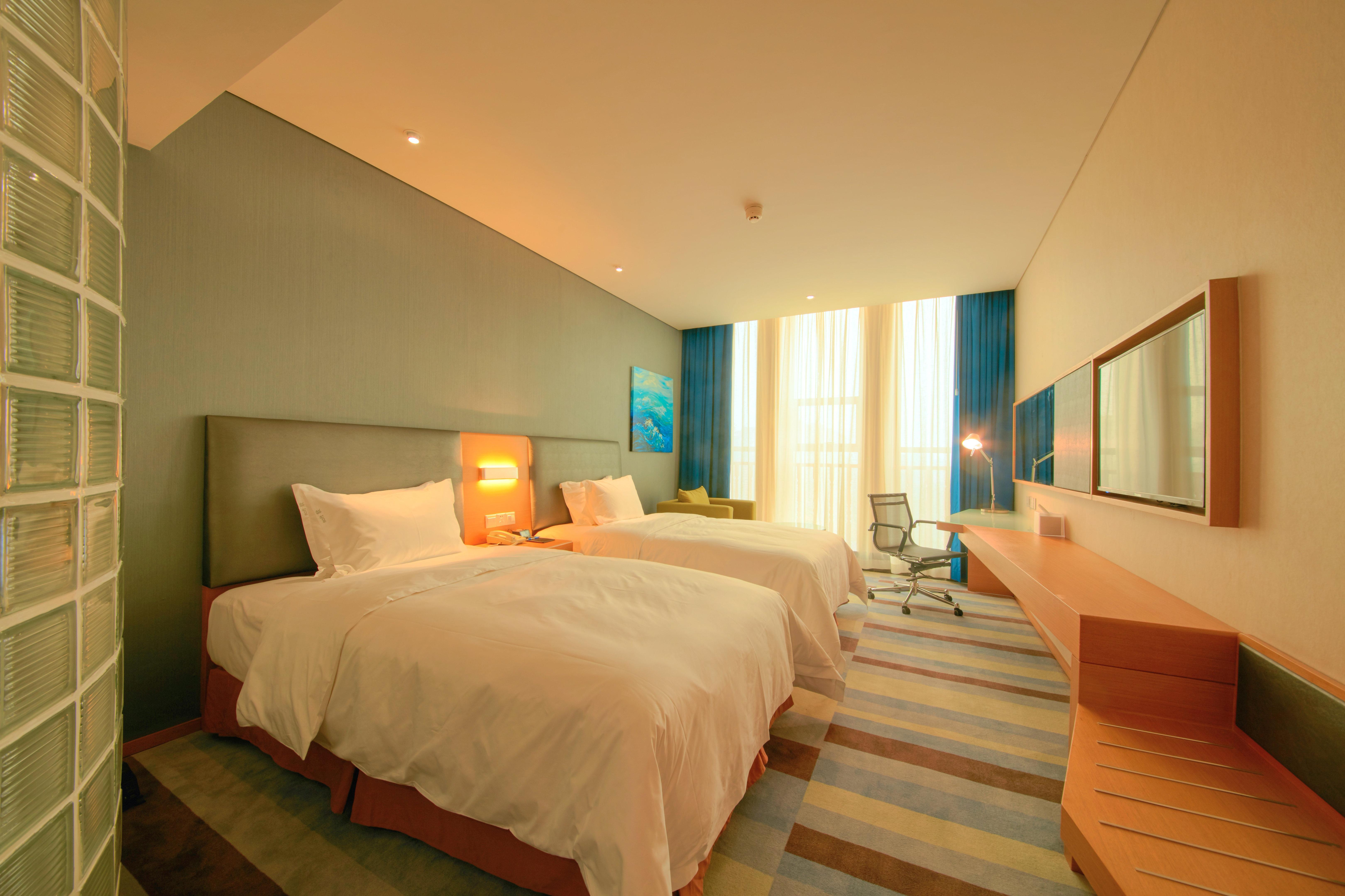 Holiday Inn Express Leshan City Square By Ihg High Speed Rail And Leshan Giant Buddha Exterior photo